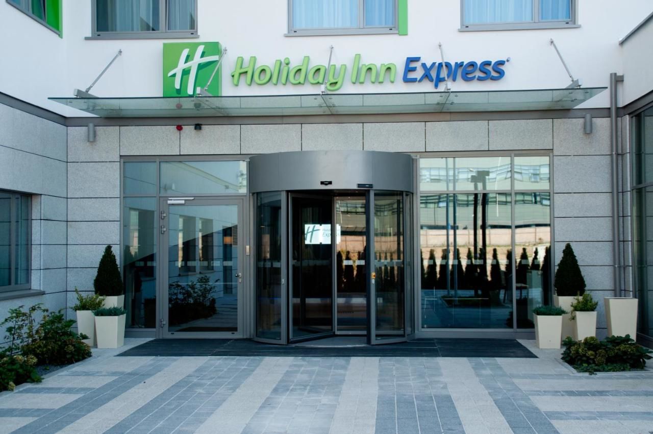 Отель Holiday Inn Express Warsaw Airport Варшава
