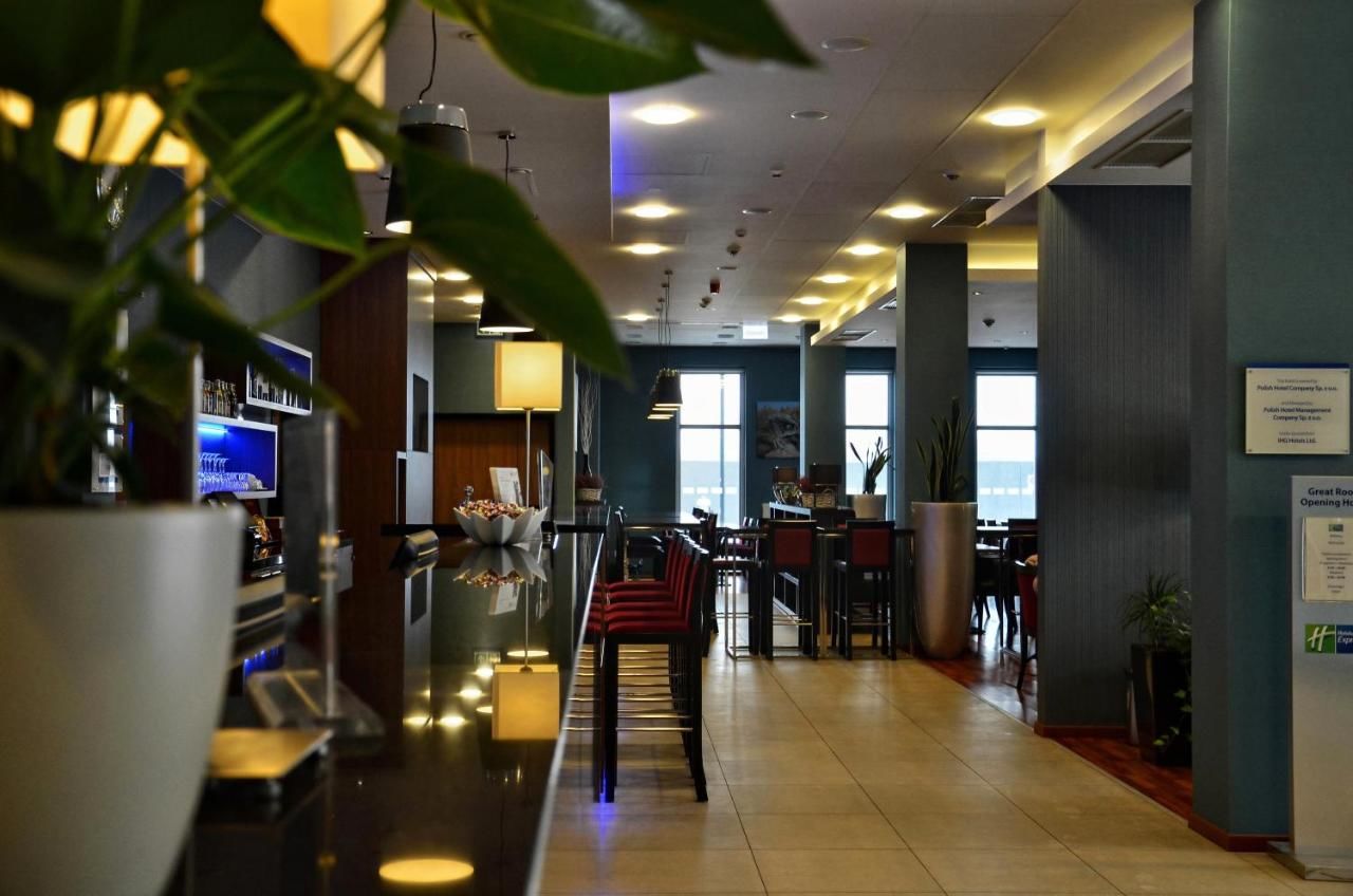 Отель Holiday Inn Express Warsaw Airport Варшава-31