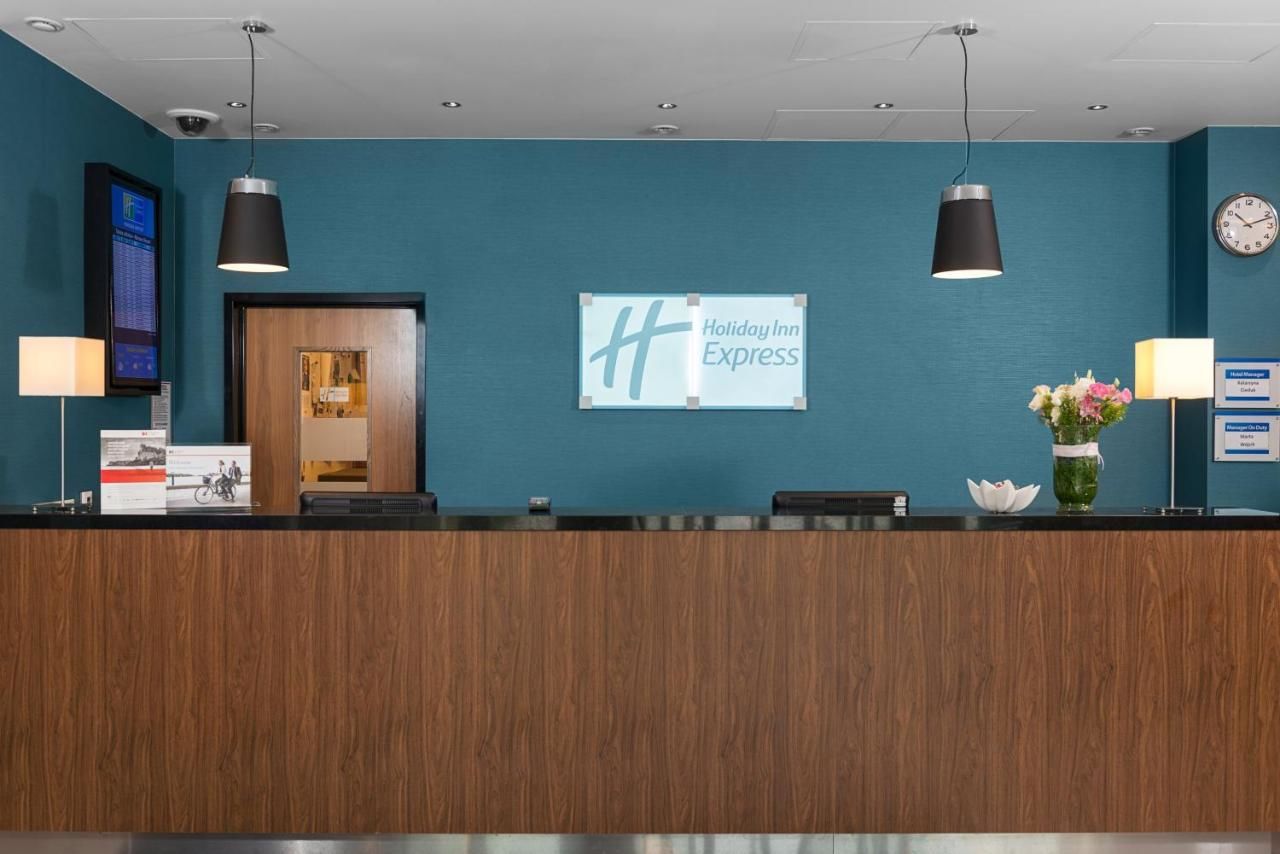 Отель Holiday Inn Express Warsaw Airport Варшава-32