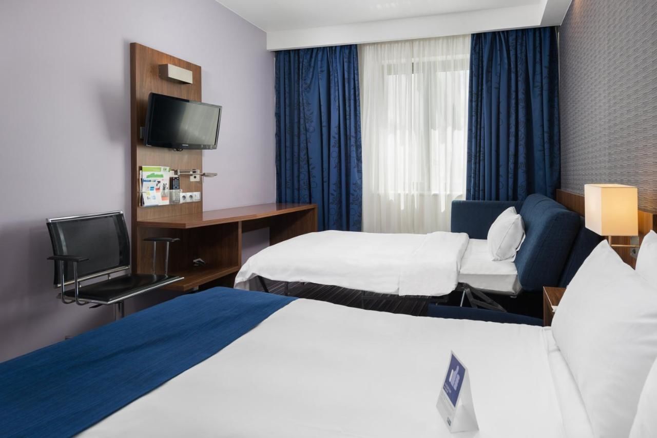 Отель Holiday Inn Express Warsaw Airport Варшава